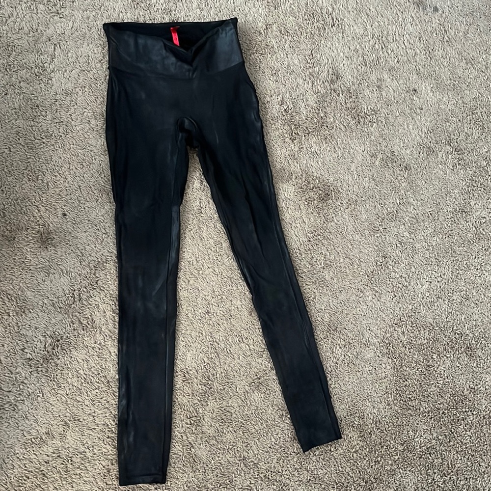Spans faux leather leggings